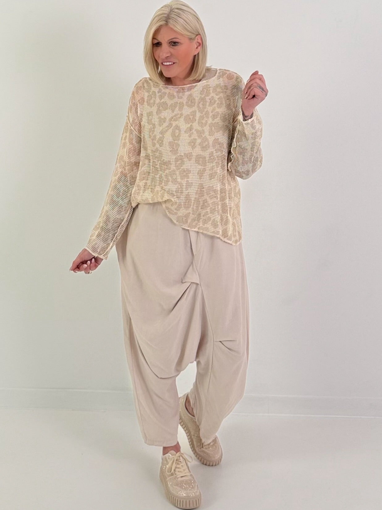 Netzpulli mit Leo-Muster - creme-beige