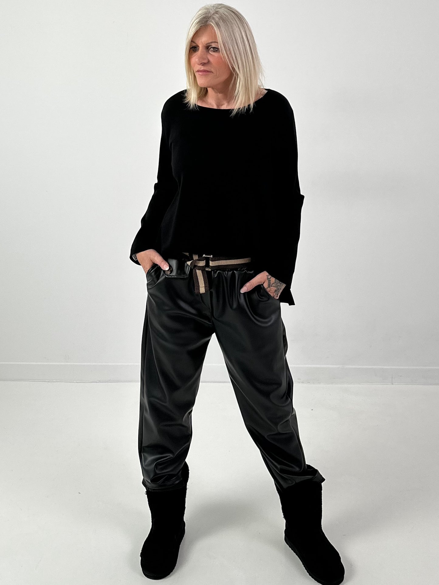 Oversized Basic Shirt Modell "Noa" - schwarz