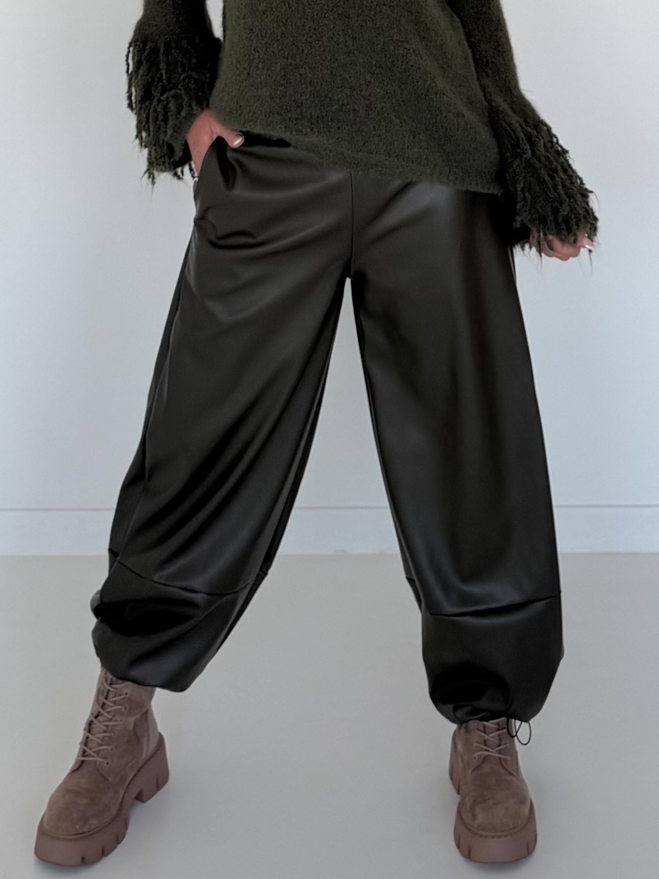 Vegane Lederhose 2 Looks - oliv
