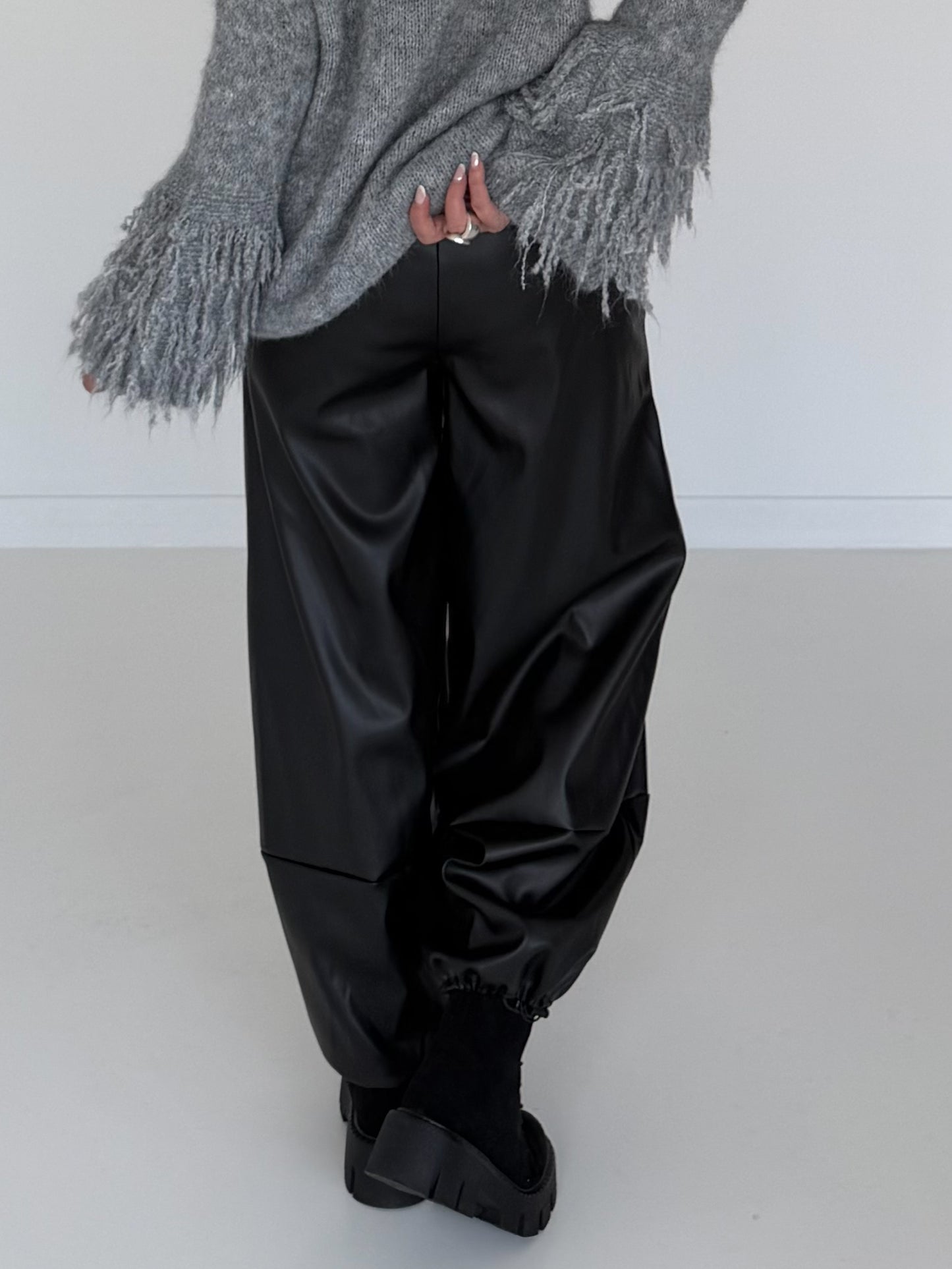 Vegane Lederhose 2 Looks - schwarz