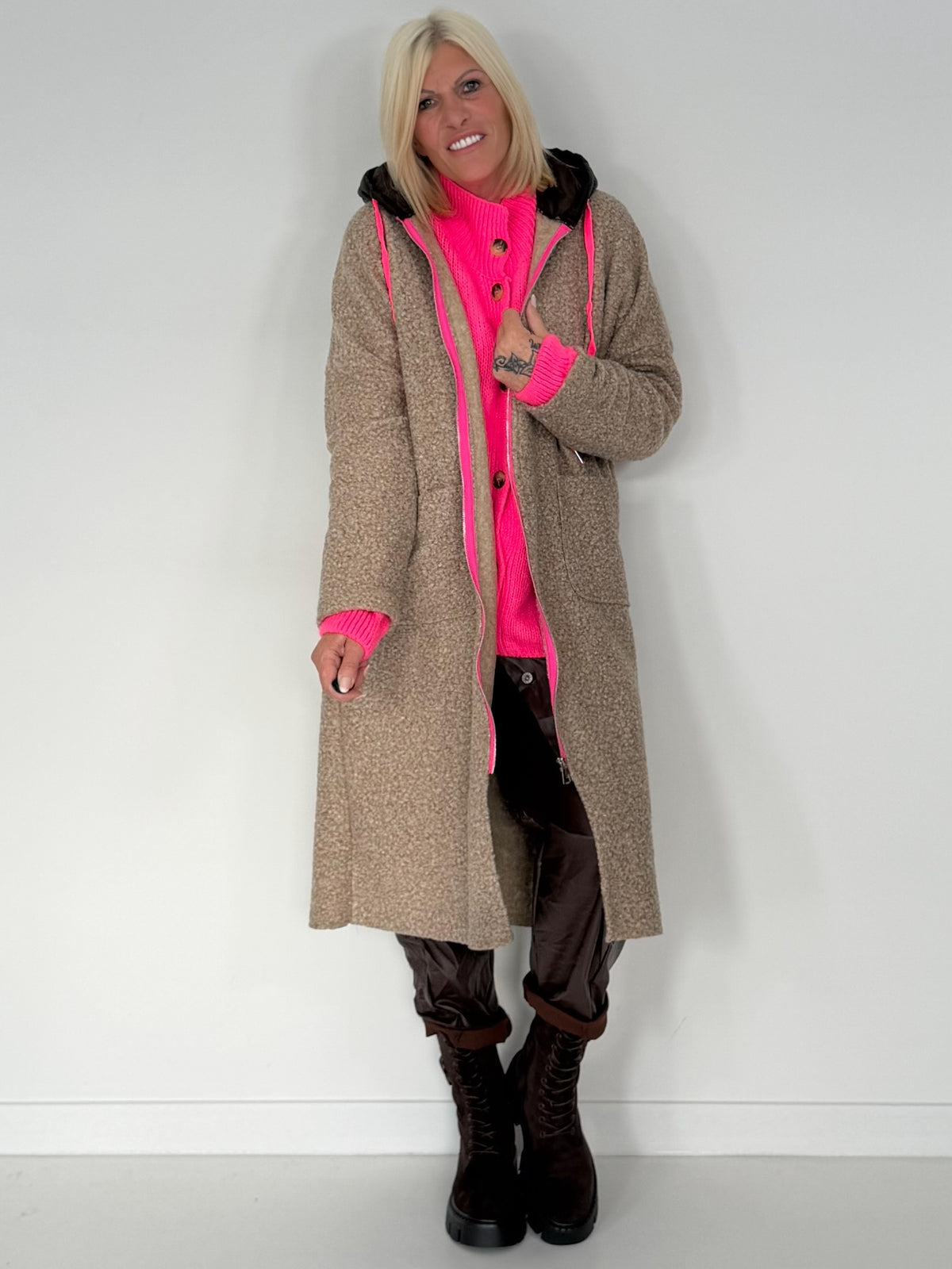 Mantel in Teddy-Curl-Optik und Neon-Akzenten - taupe