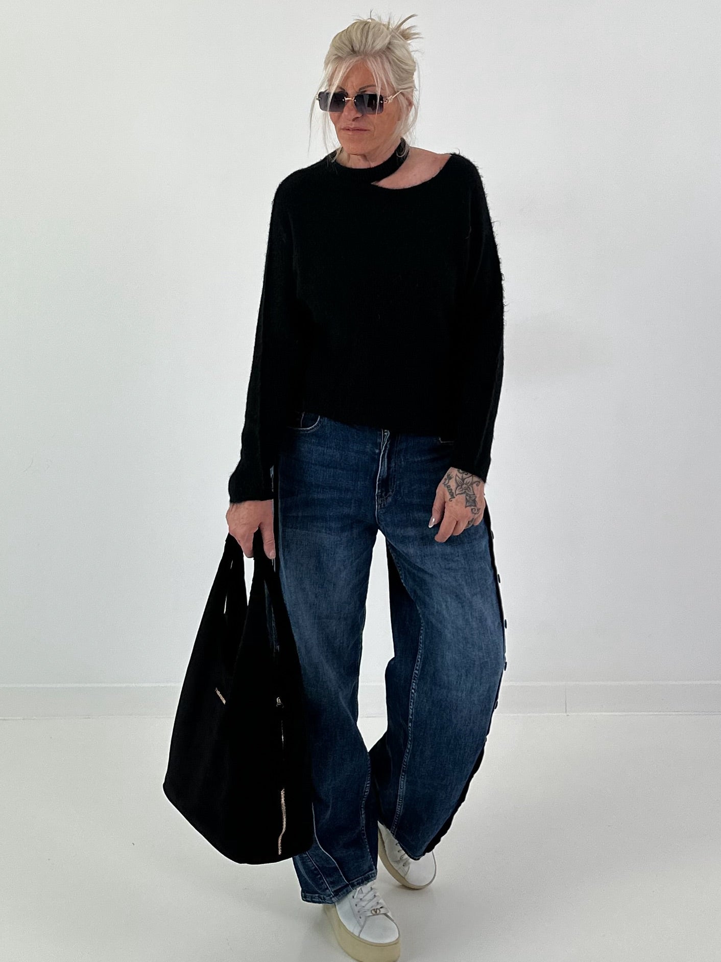 Knitted jumper with cut-out - black