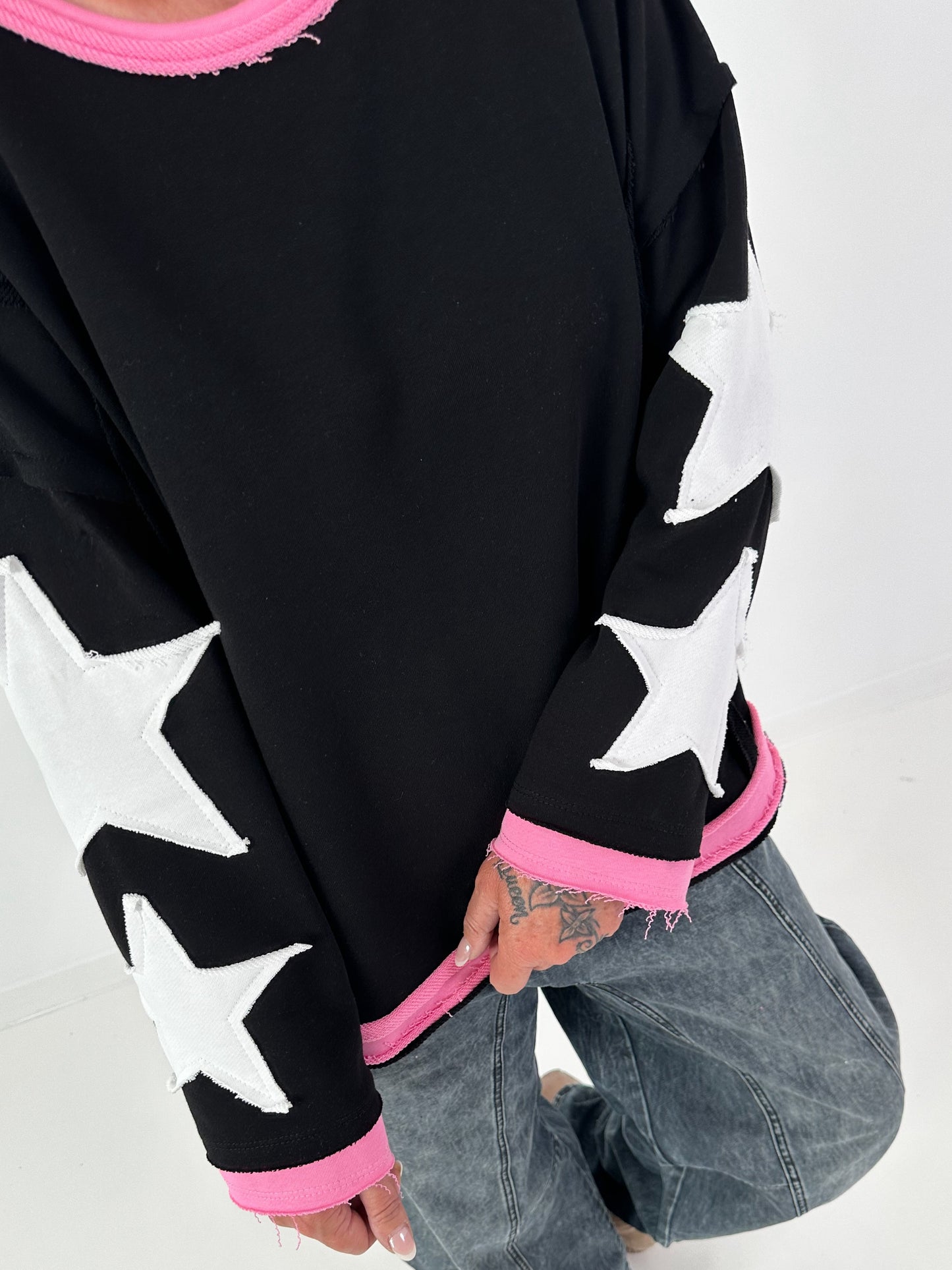 Sweatshirt mit trendigen Sternelementen- schwarz