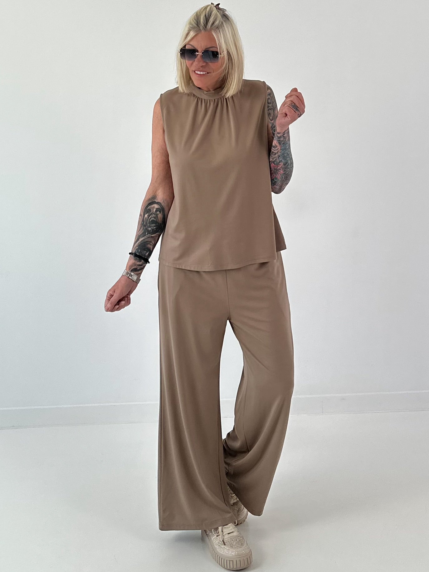 Two-piece set with bow detail - taupe