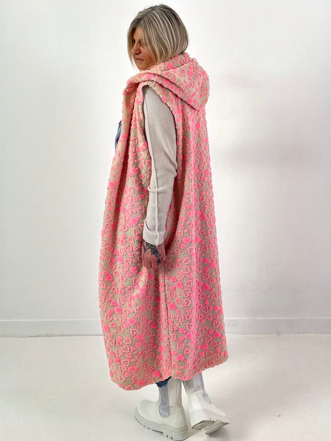 Longweste Modell "Heartly Hug" - beige