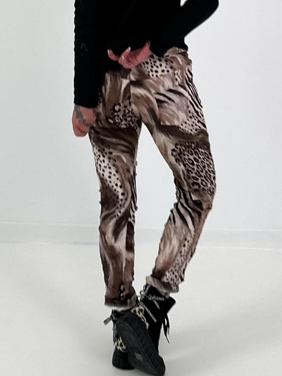 Hose in Wildleder-Optik mit Animal Print - mehrfarbig