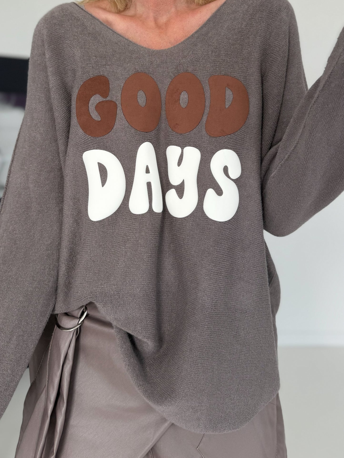 Oversized Pullover Good Days - taupe