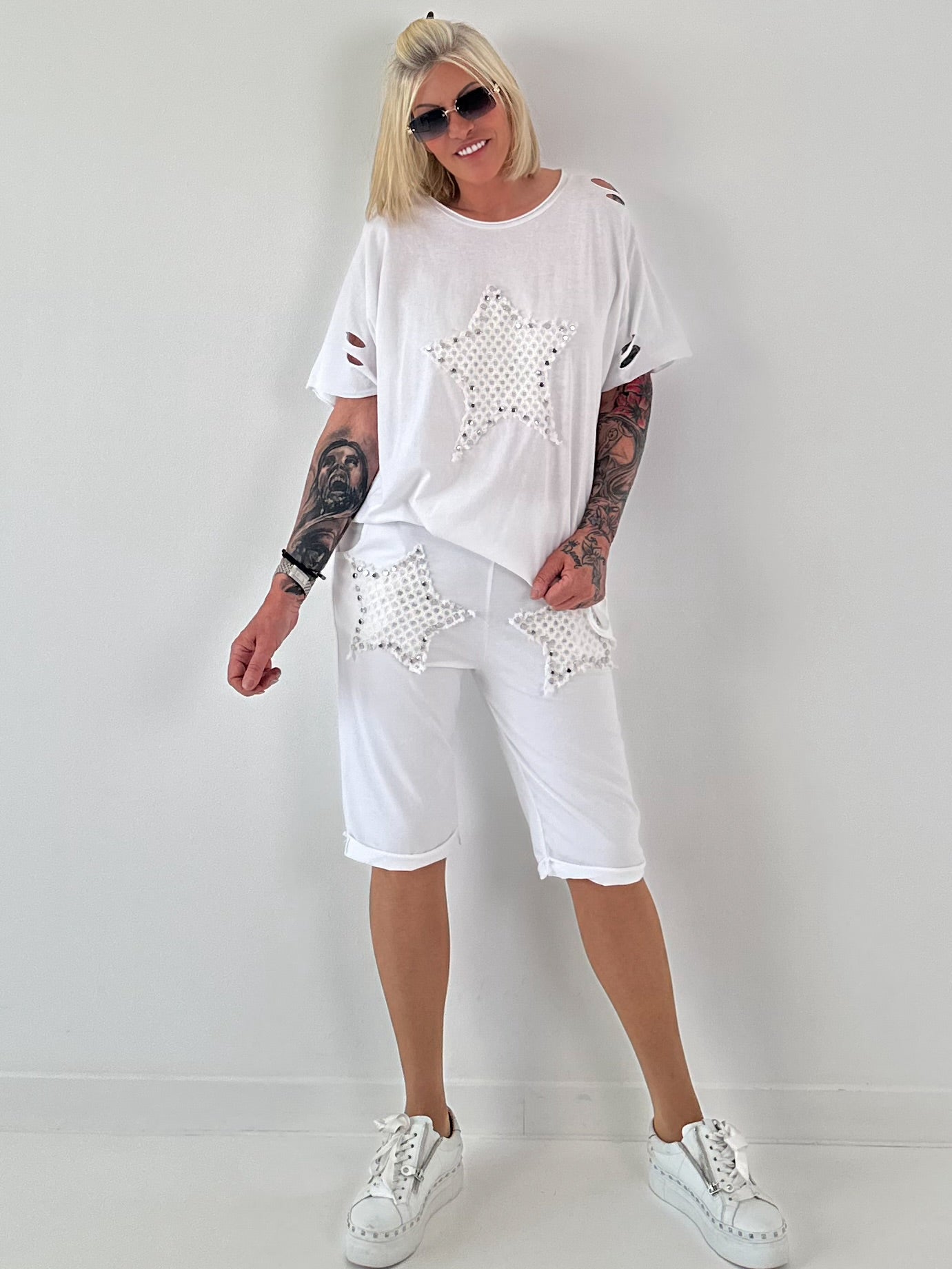 T-Shirt mit Häkelstern-Nieten-Cut-Outs - weiss