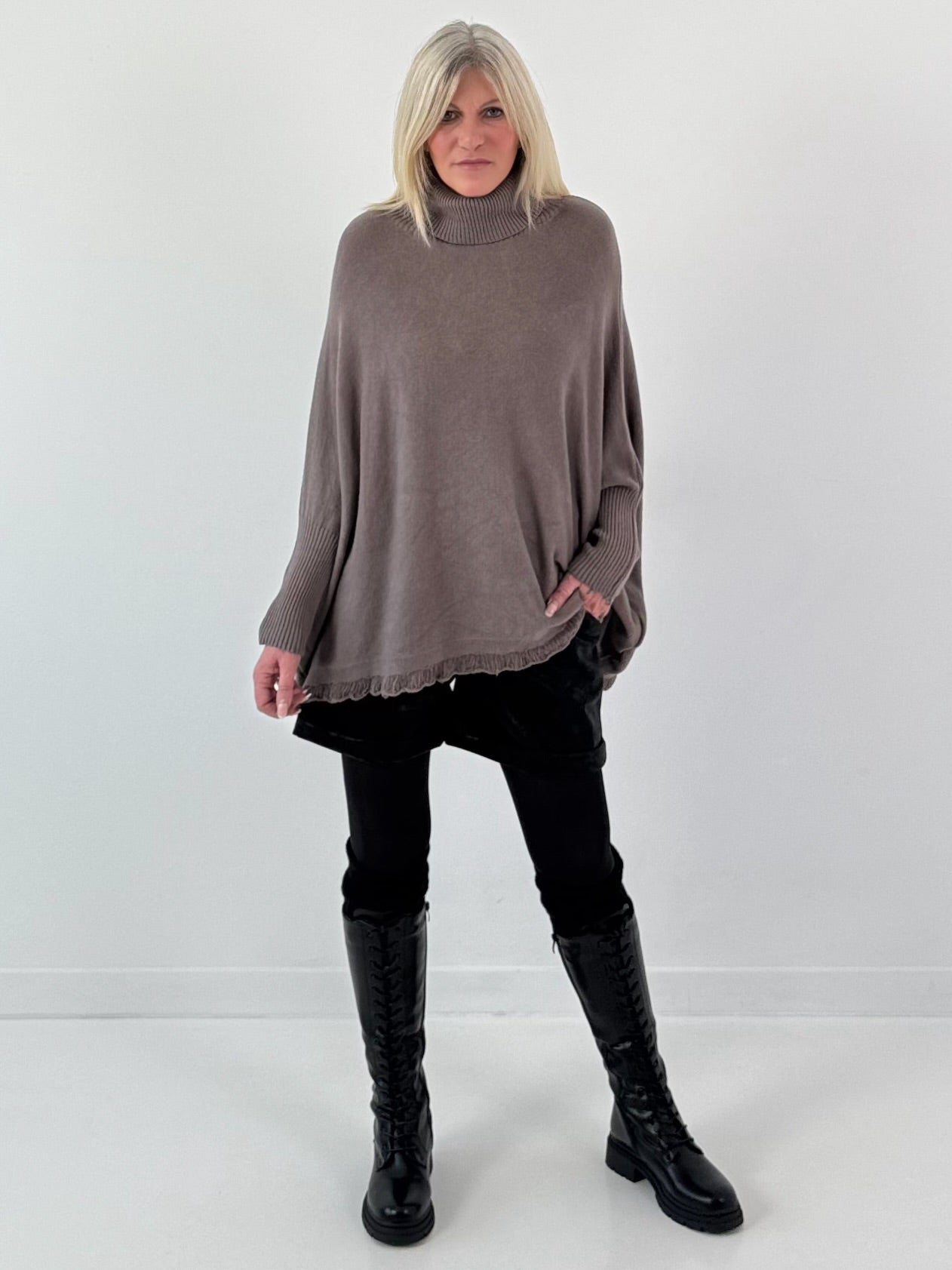 Oversized trui model "Relaxed Chic" - taupe