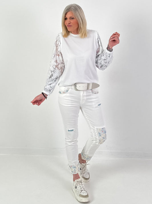 Leichter Sweater mit Spitzenärmeln - weiss