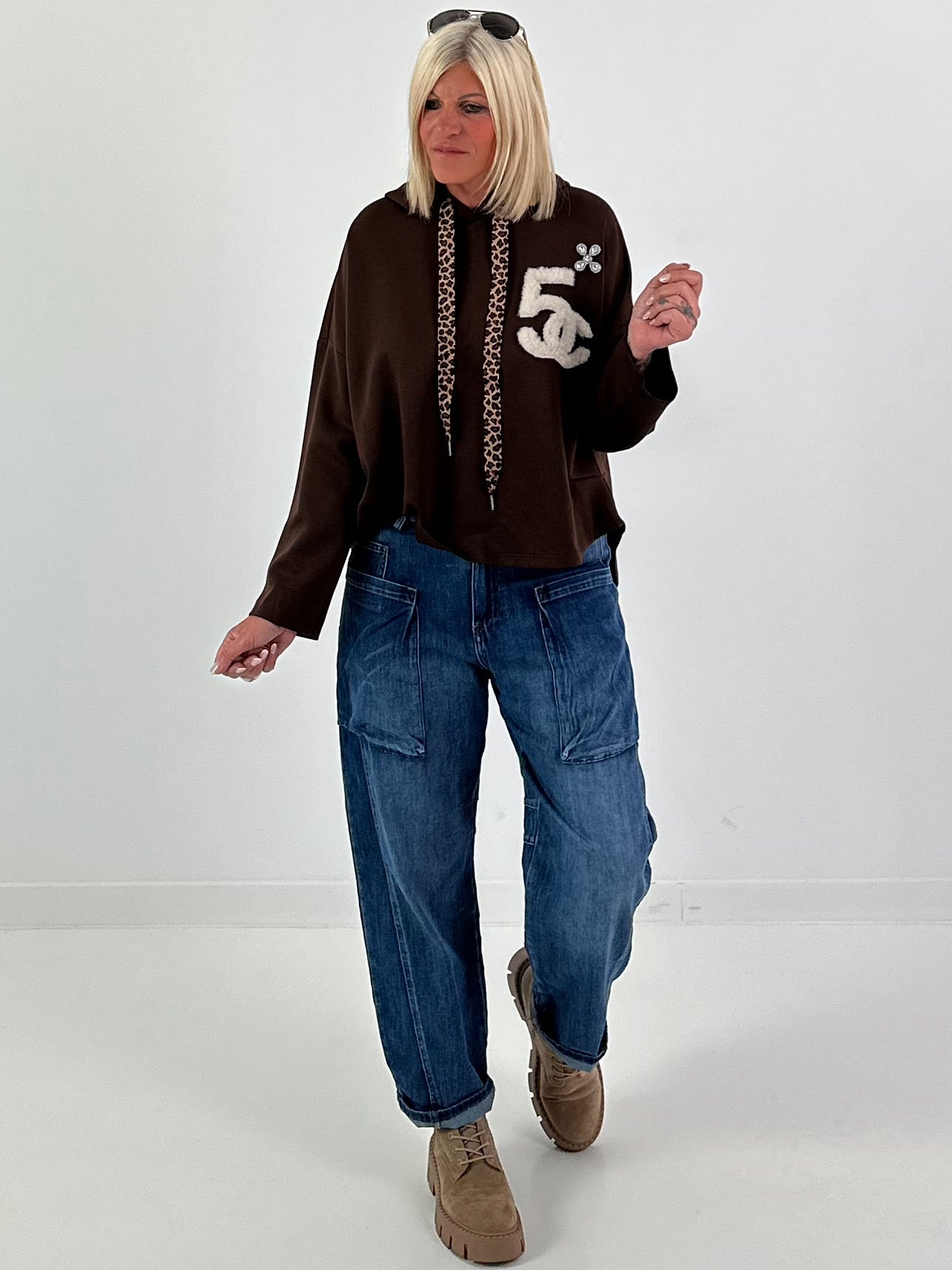 Hoodie mit Leo Bändchen und Teddyplüsch Print - mokka