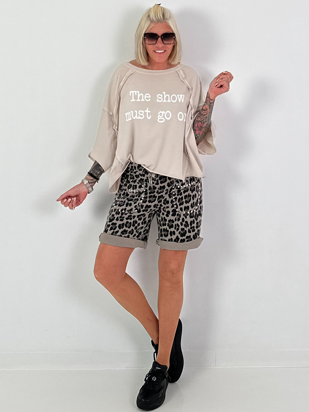 Sweat Short Leo mit Nieten - taupe