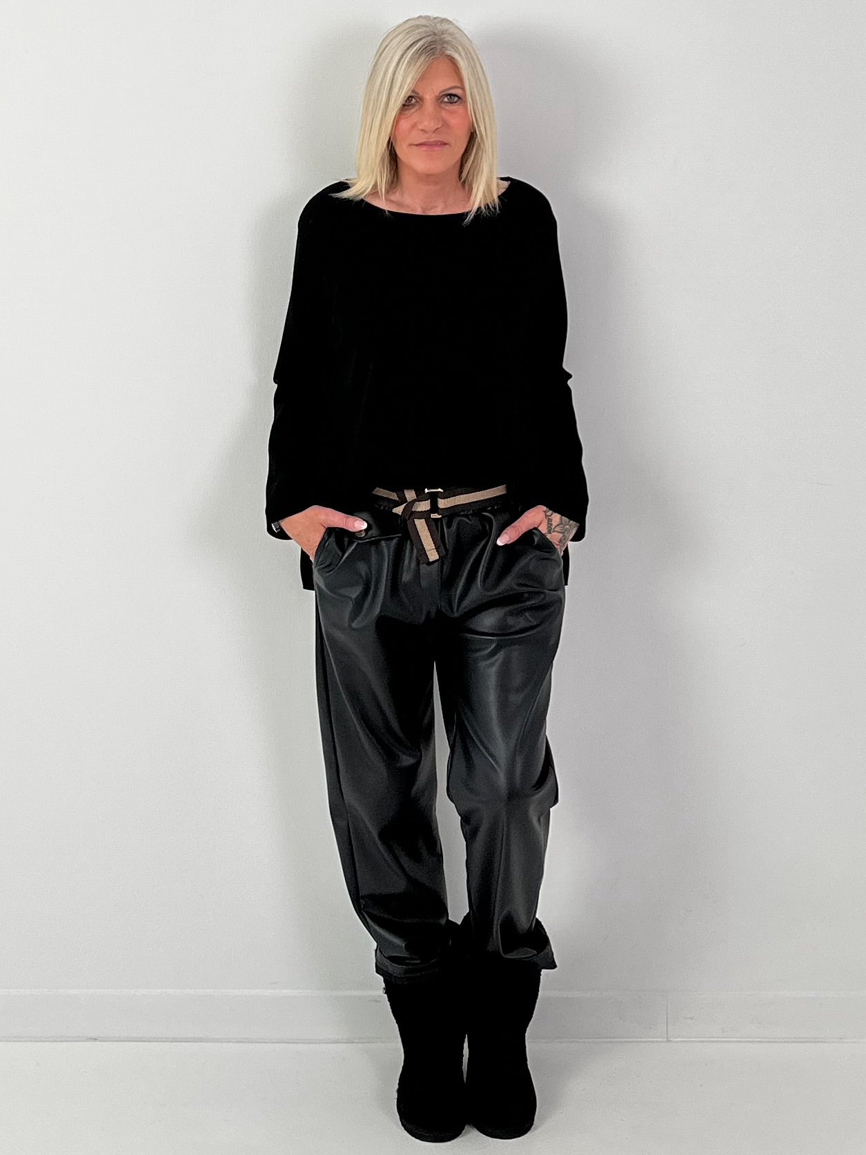 Oversized Basic Shirt Modell "Noa" - schwarz