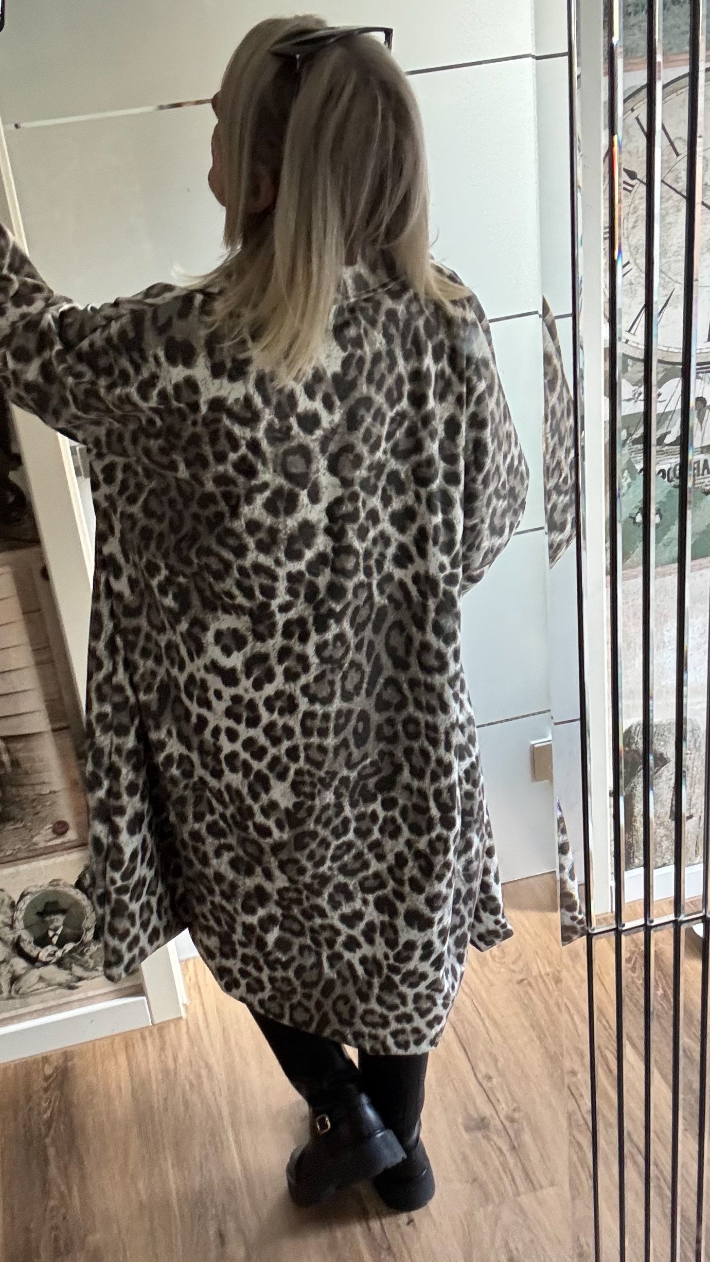 Oversized jas in lederlook, model "Animal Elegance" - wit-multicolour