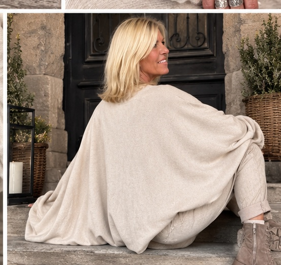 Poncho-Pullover in Rippoptik - beige ( lieferbar ab ca. 10.11.26)