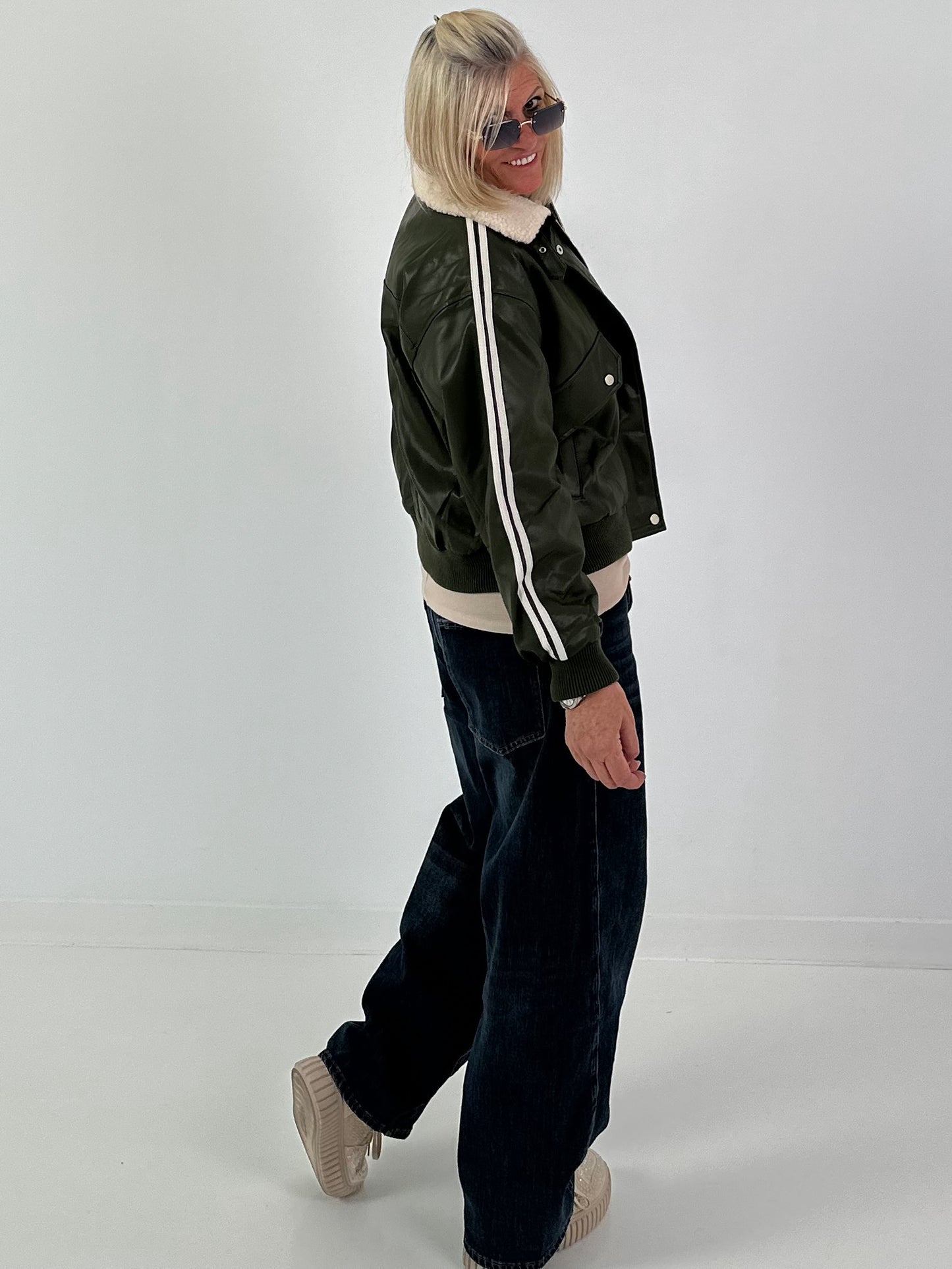 Stylish pilot jacket in leather look - olive