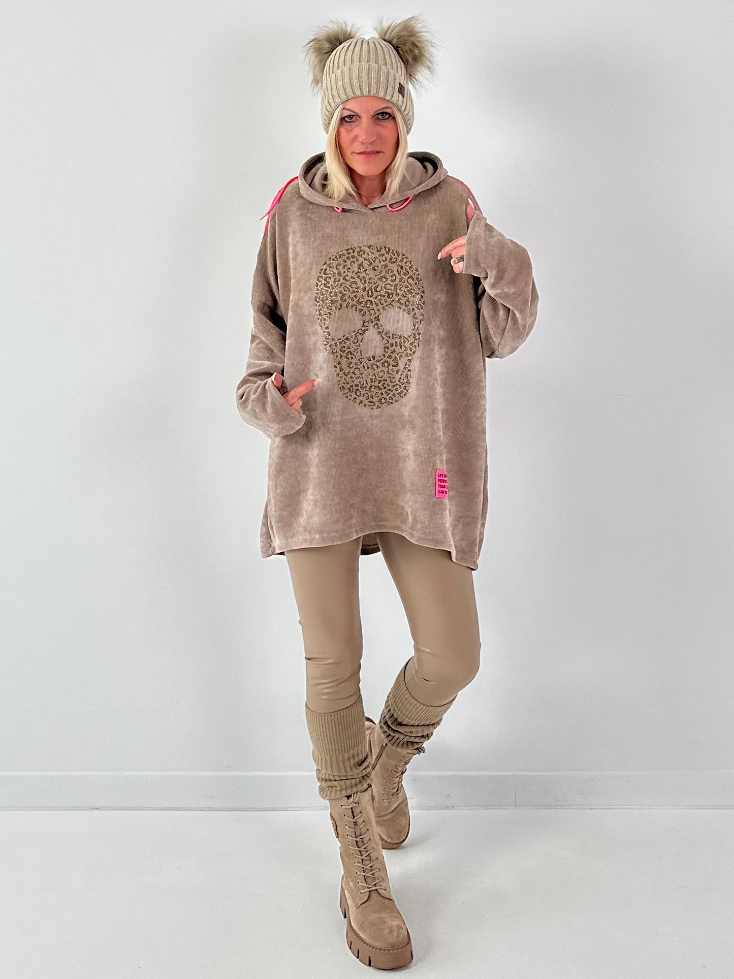 Leather-look leggings, model "Matte Move" - ​​taupe