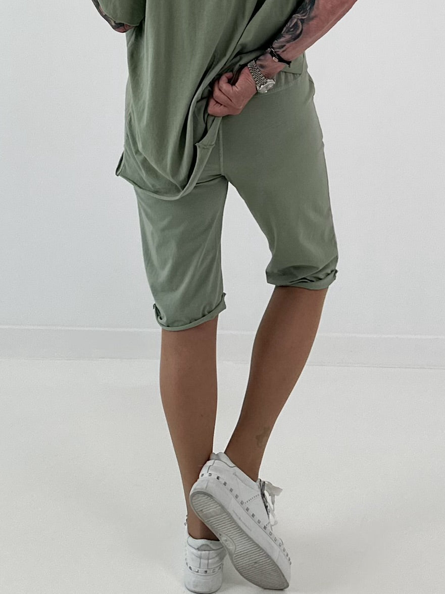 Sweat Short mit Häkelstern und  Nieten - khaki