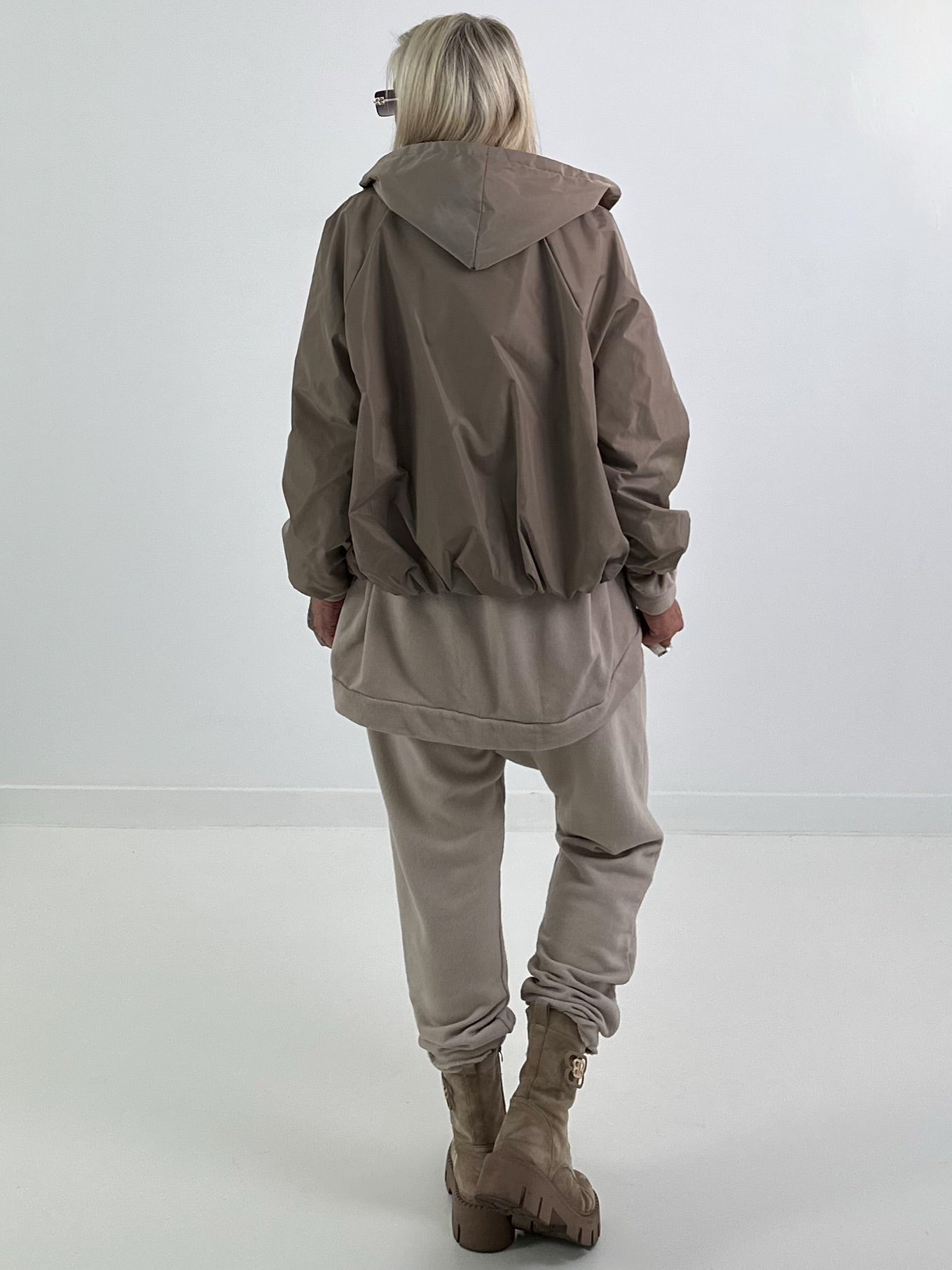 2 in 1 Jacke mit Leo-Print - taupe