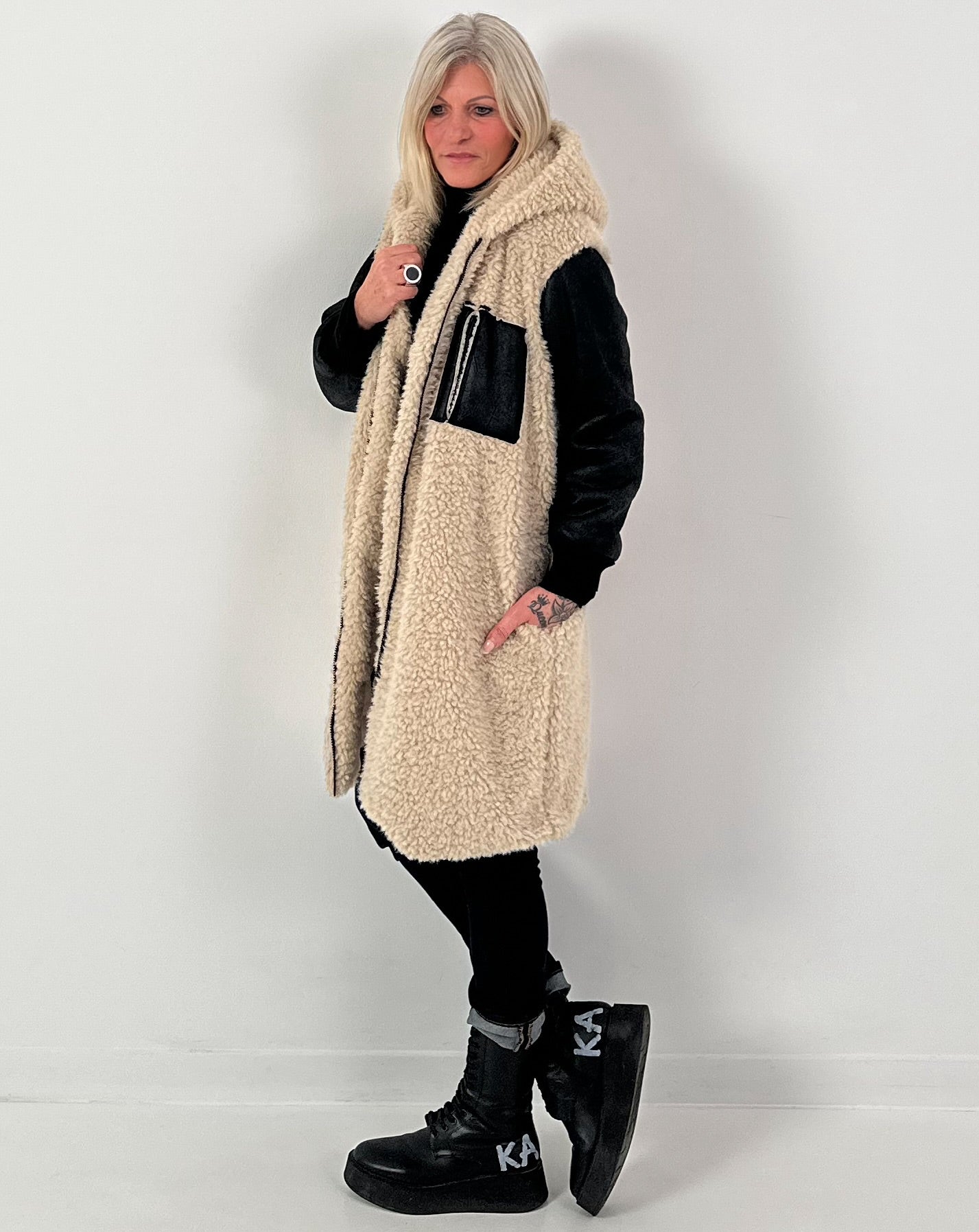 Materiaalmix jas model "Wild Mood" - beige-zwart