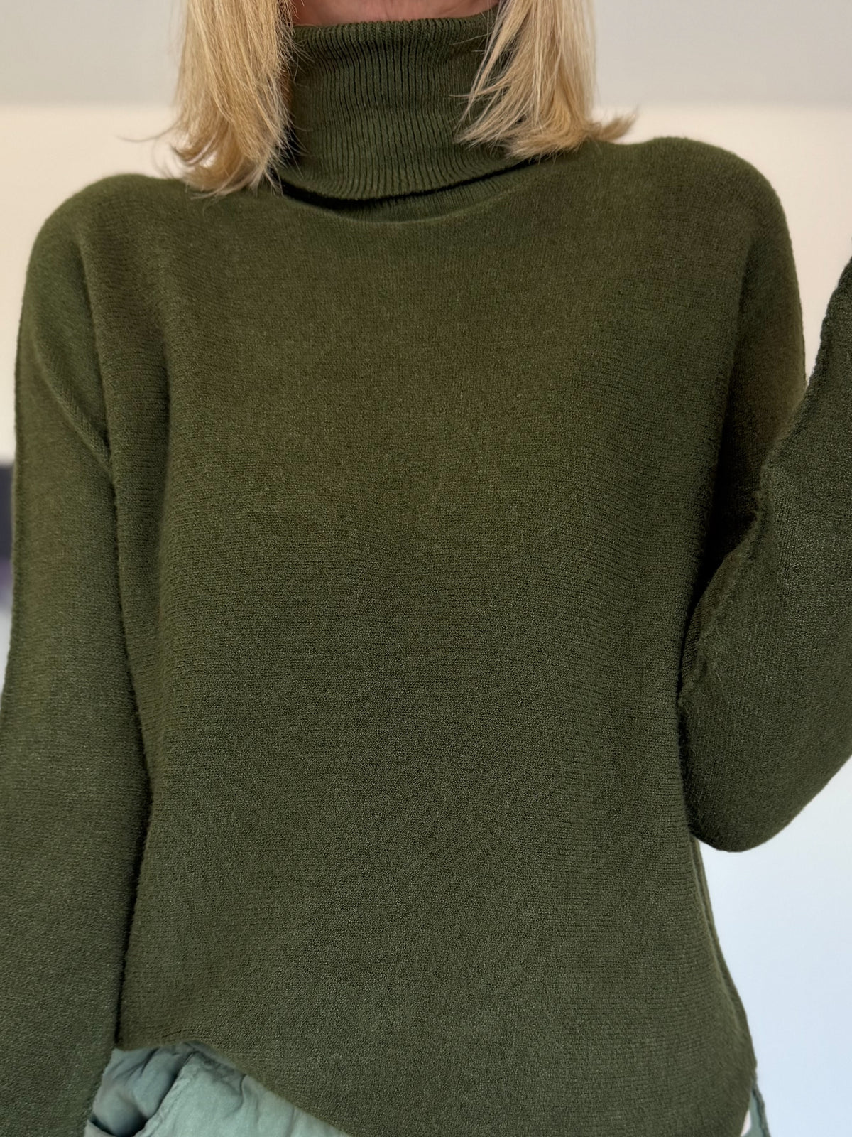 Basic Rollkragenpullover - oliv
