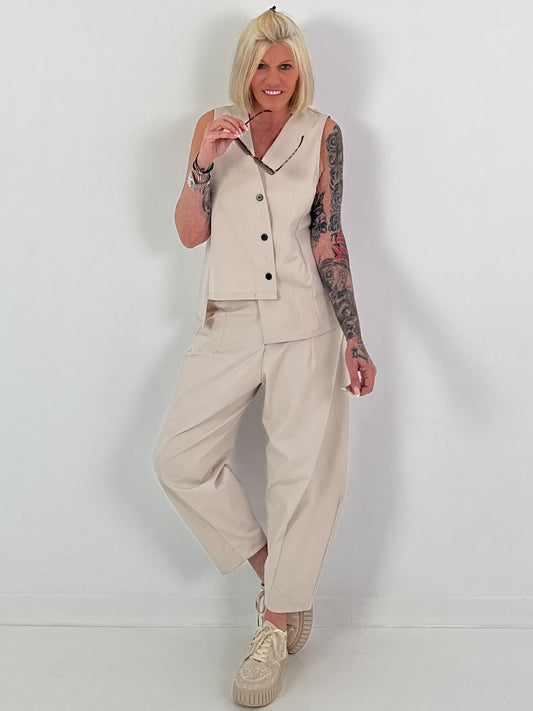Weste asymmetrisch - beige ( lieferbar ab 30.04.26)