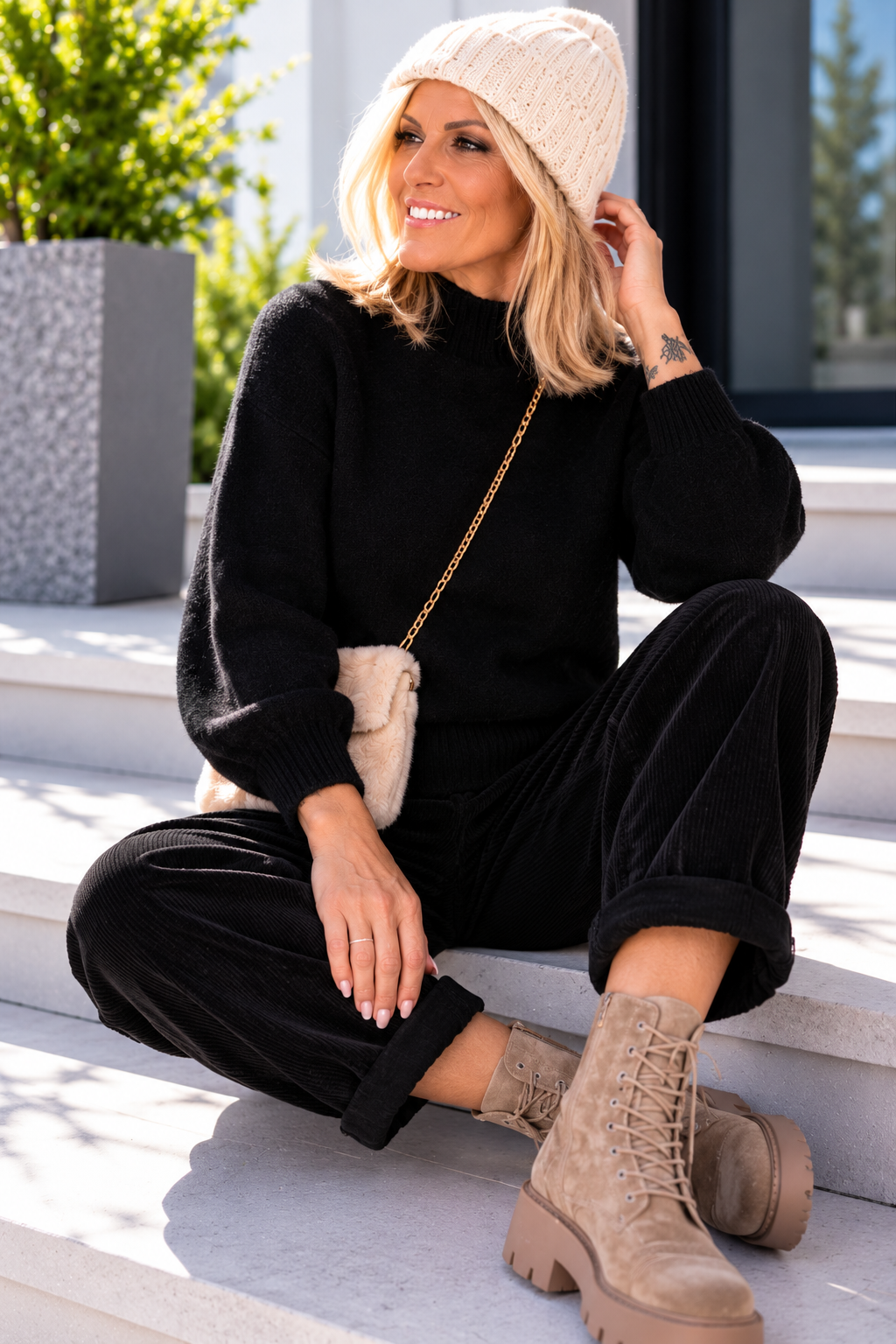 Pullover mit Stehkragen - schwarz