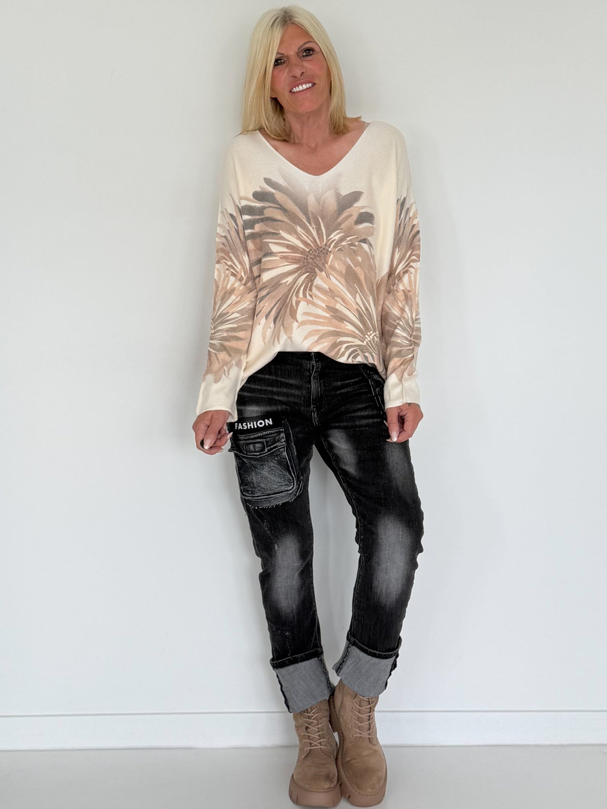 Pullover mit V-Ausschnitt und Botanical-Print - creme-taupe