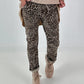 Hose mit elastischem Bund und Leo-Print - leo-taupe