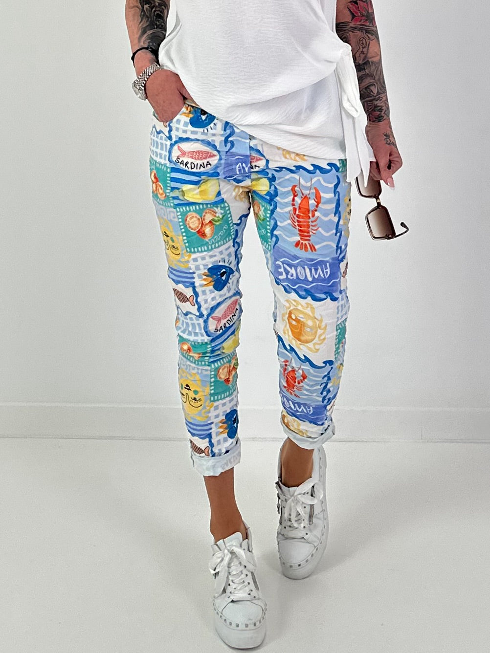 Hose mit All-Over Print-Mix - hellblau-mehrfarbig