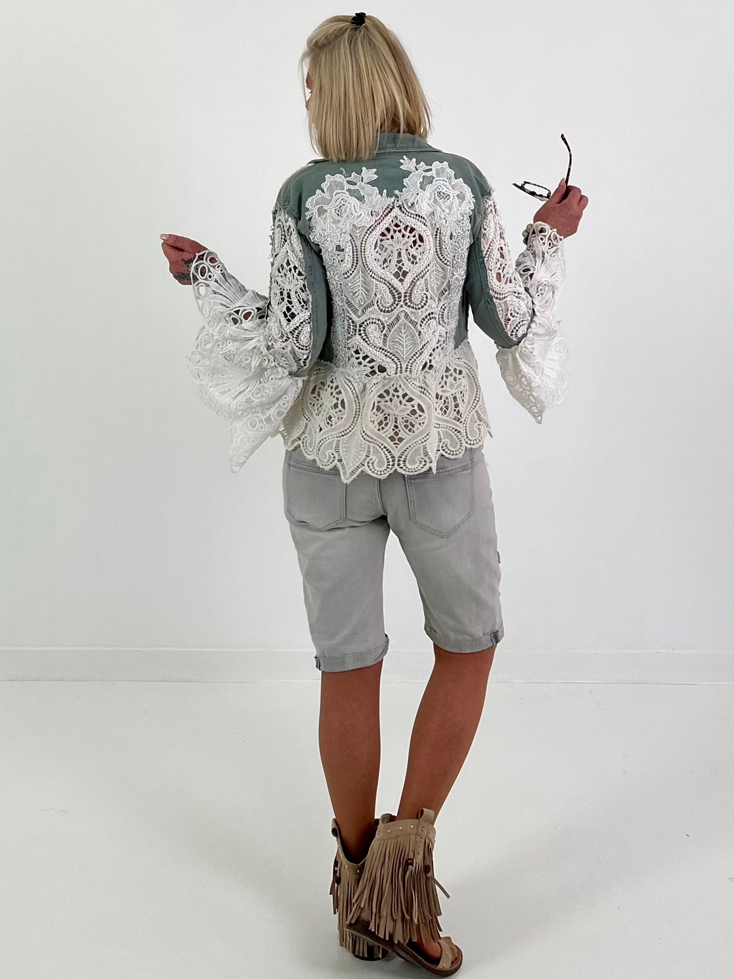Boho Jeansjacke mit besonderen Details - denim-weiss