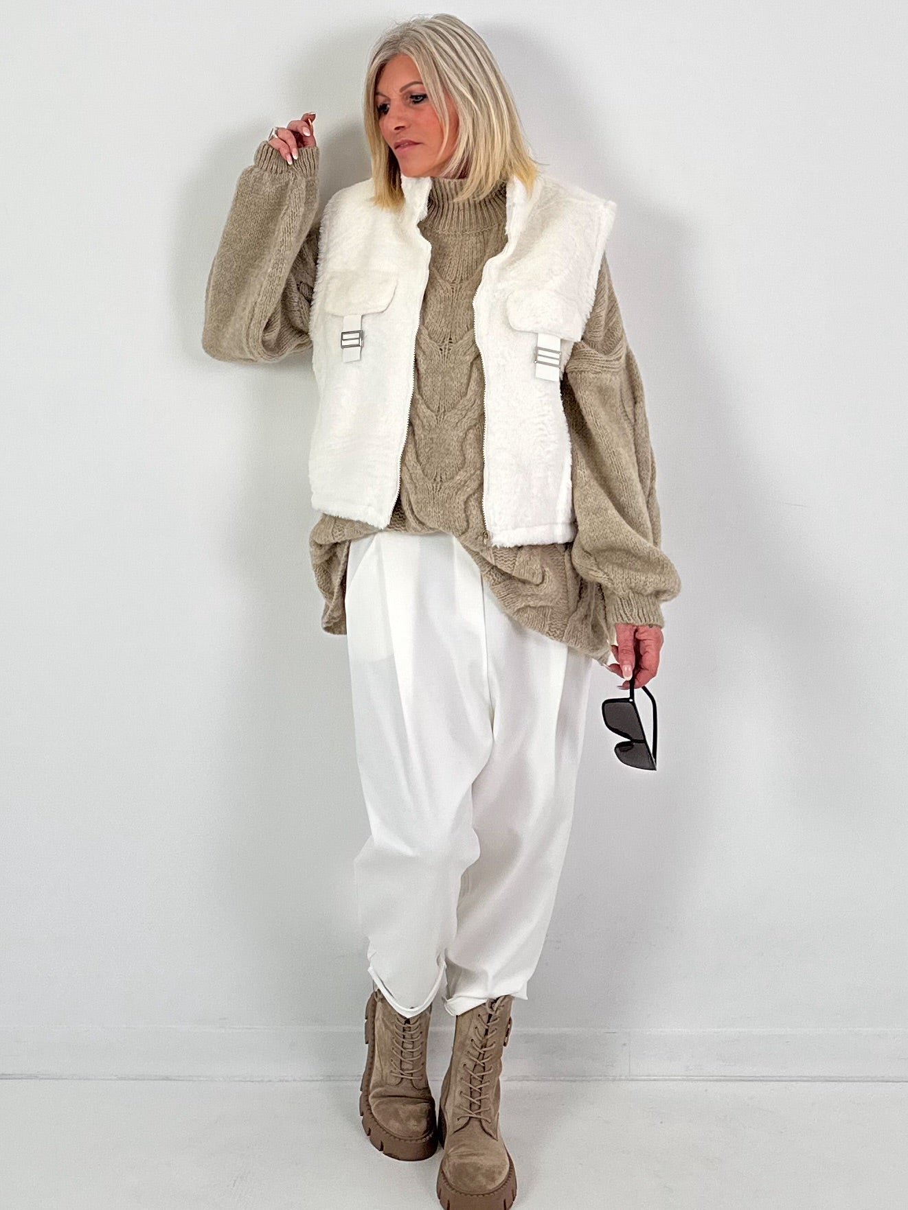 Baggy broek model "Effortless Ease" - wit