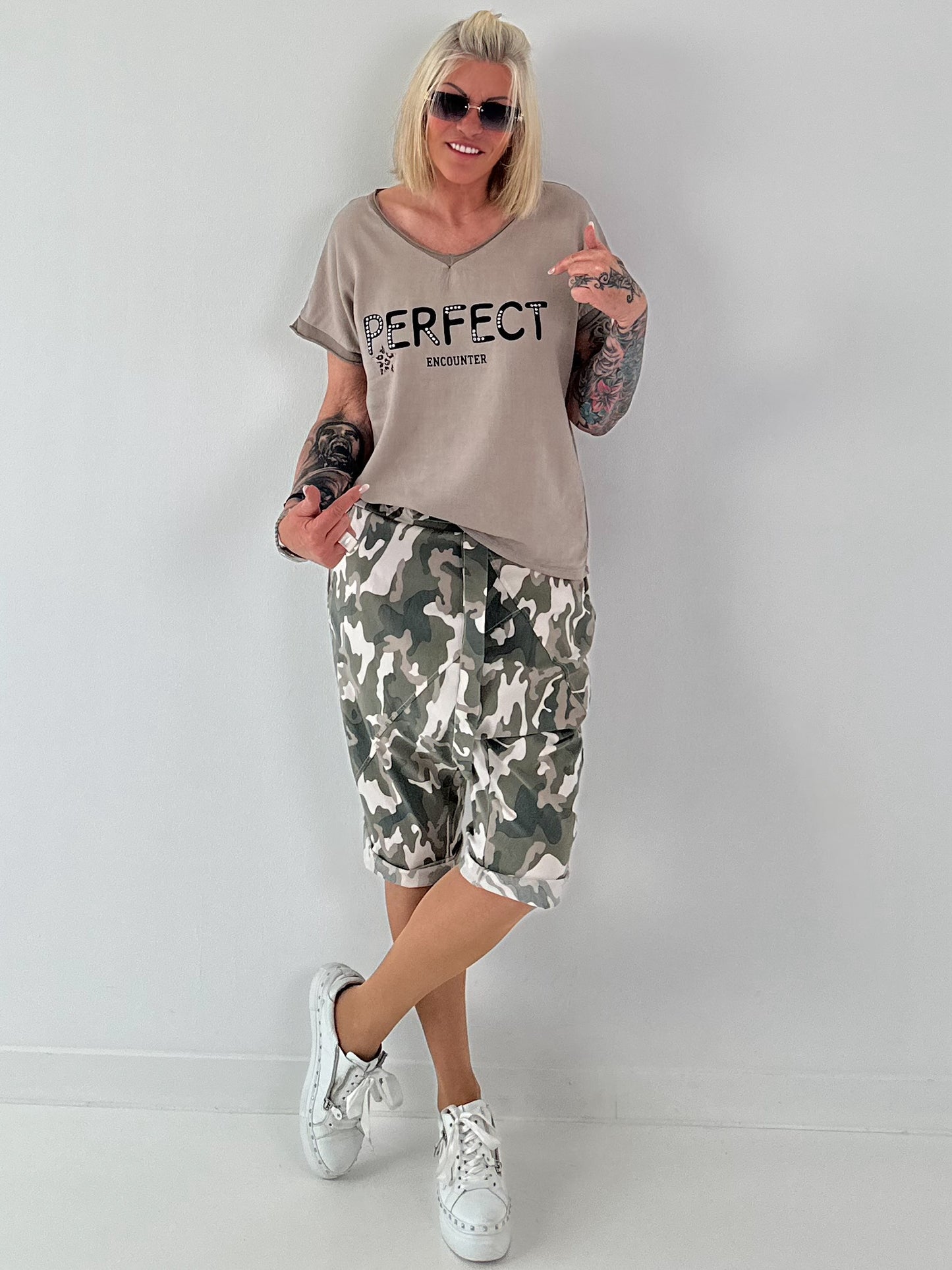 T-Shirt in edlem Materialmix - taupe