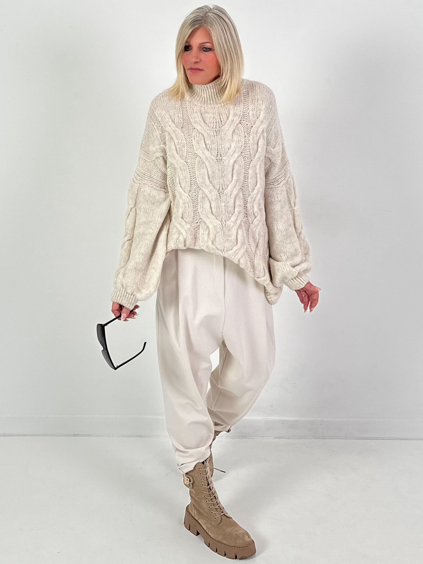 Lässiger Pullover mit Zopfmuster Modell "Pure Cable" - beige