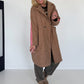 Kuscheliger Mantel mit Neonakzenten - camel