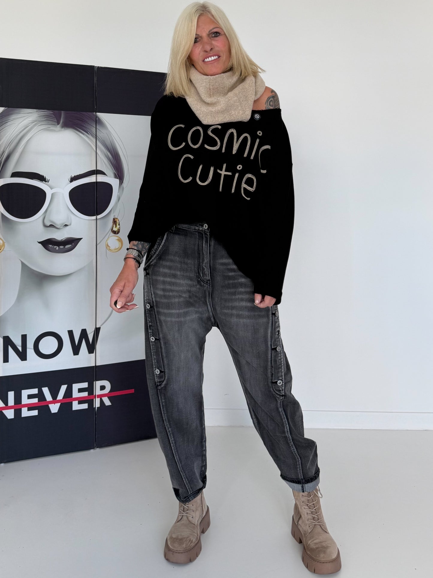 Sweater Cosmic Cutie - schwarz