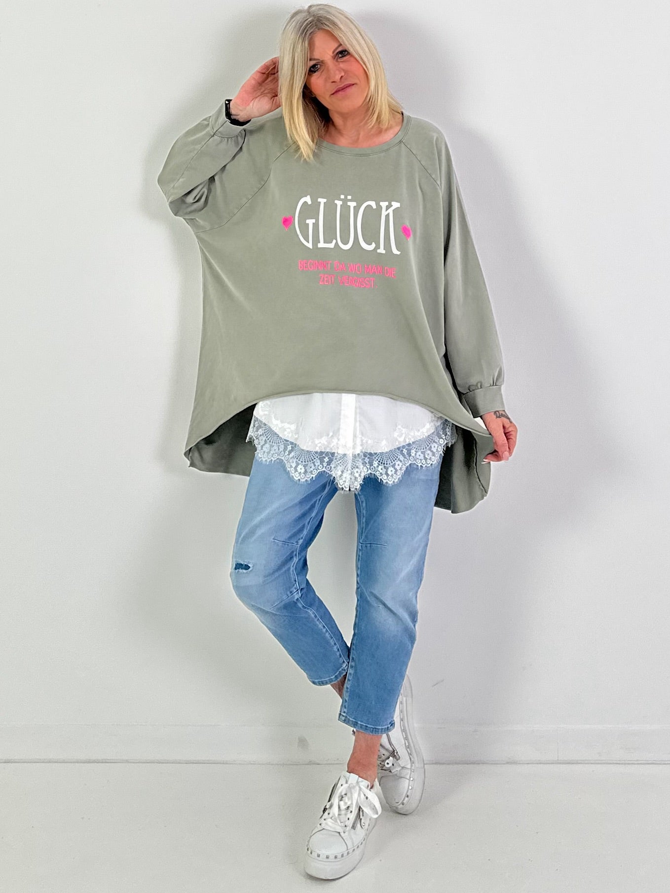 Oversized stonewashed Sweatshirt Modell "Glück..." - khaki