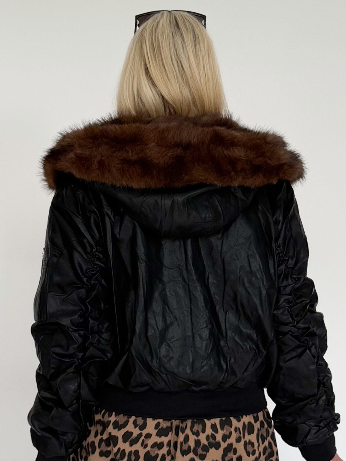 Bomberjacke in Lederoptik mit Fake Fur Einsatz - schwarz