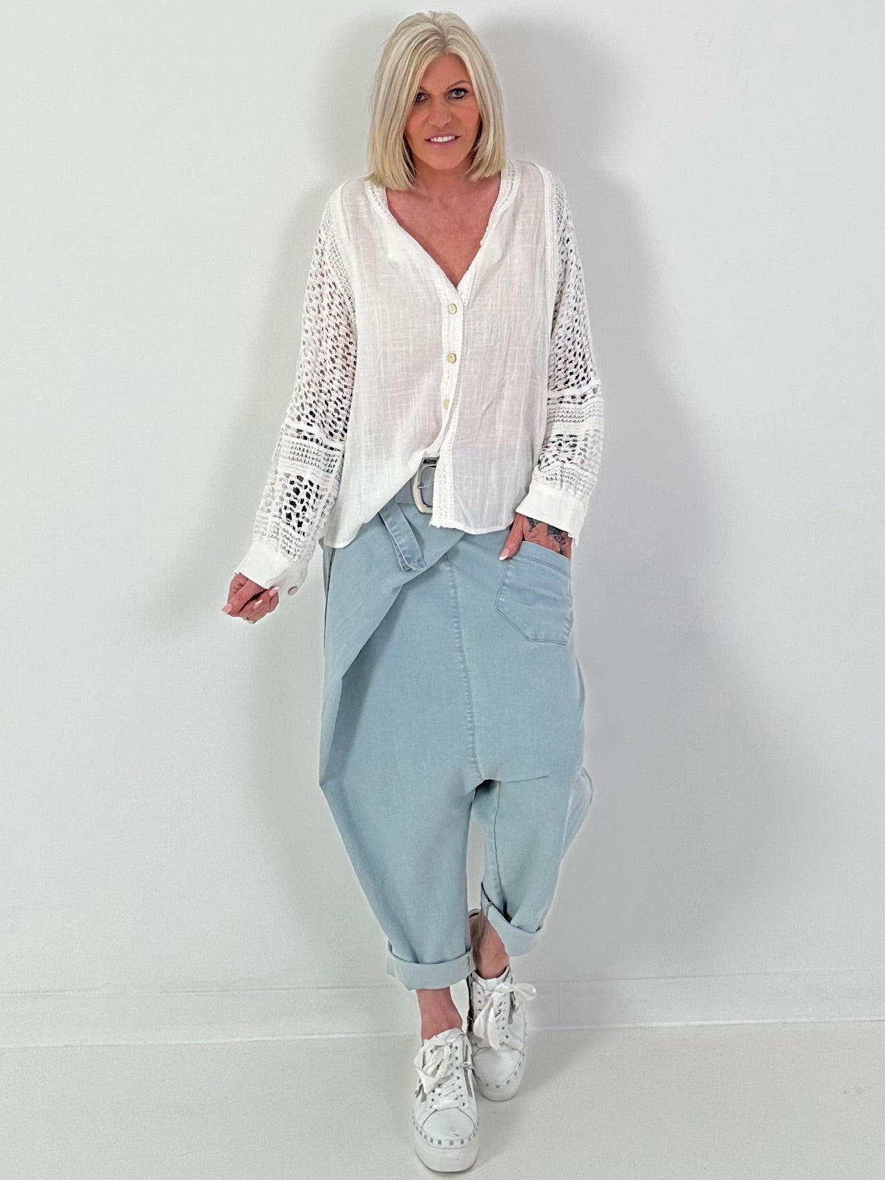 Bluse aus Leinen mit Häkeleinsätzen - weiss