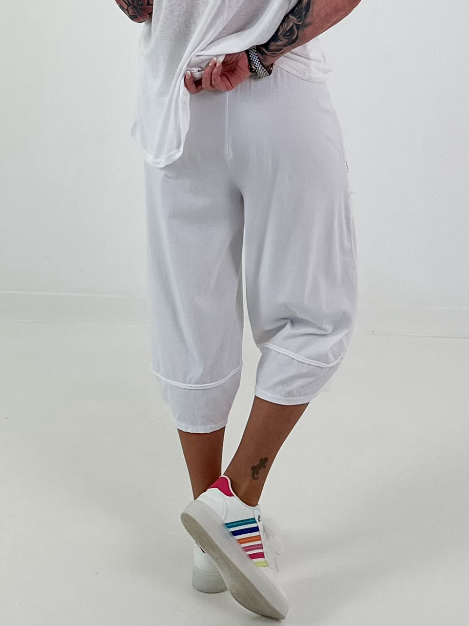 Casual sweatpants with eyelet details - white