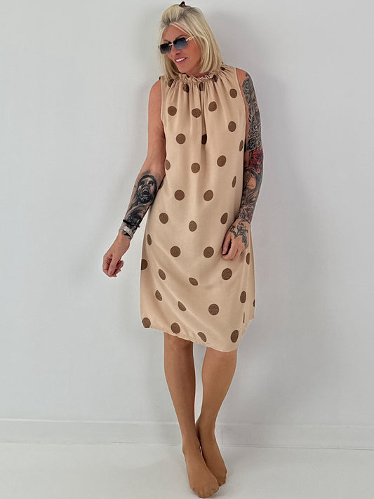 Tupfen Kleid mit Rüschenkragen - sand