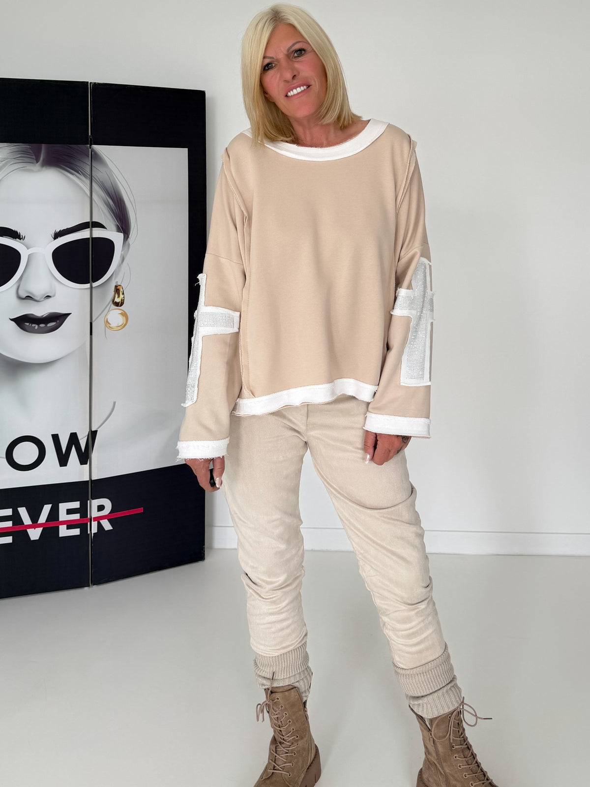 Oversized Sweater mit Strasskreuz - beige-ecru