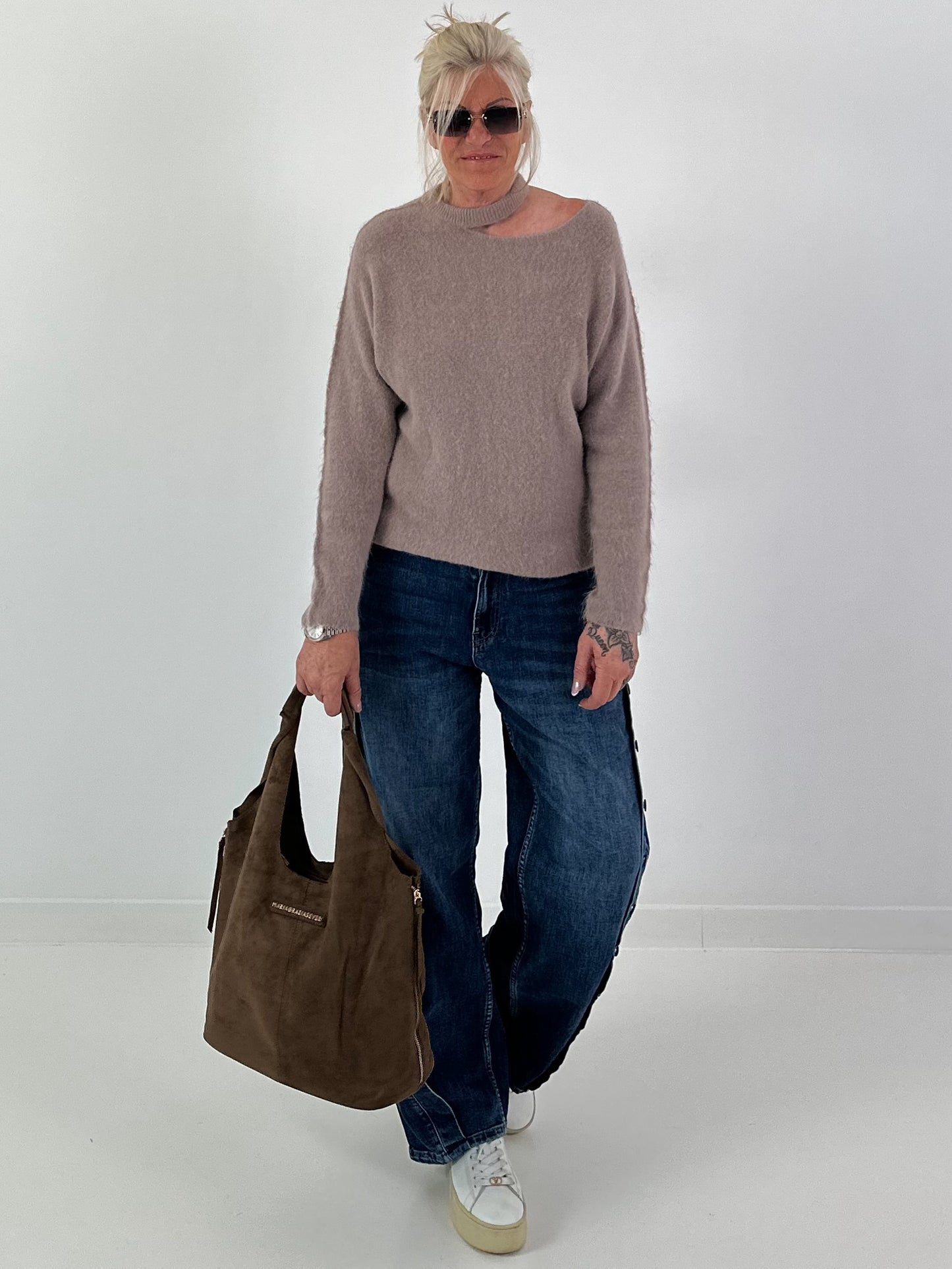 Knit sweater with cut-out - taupe