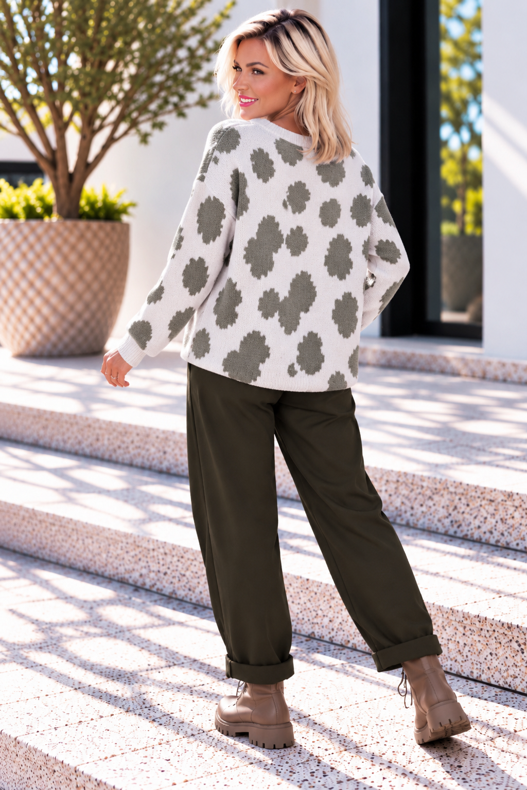 Crew-neck sweater with leo print - white-olive