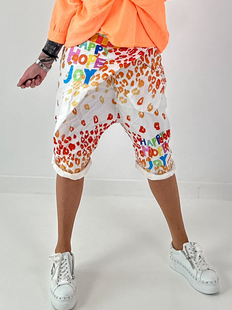 Short baggy shorts with overlap - beige
