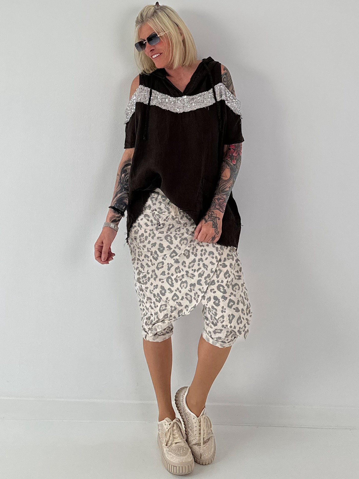 Leinen Shirt mit Pailletten und Cold Shoulder - schoko
