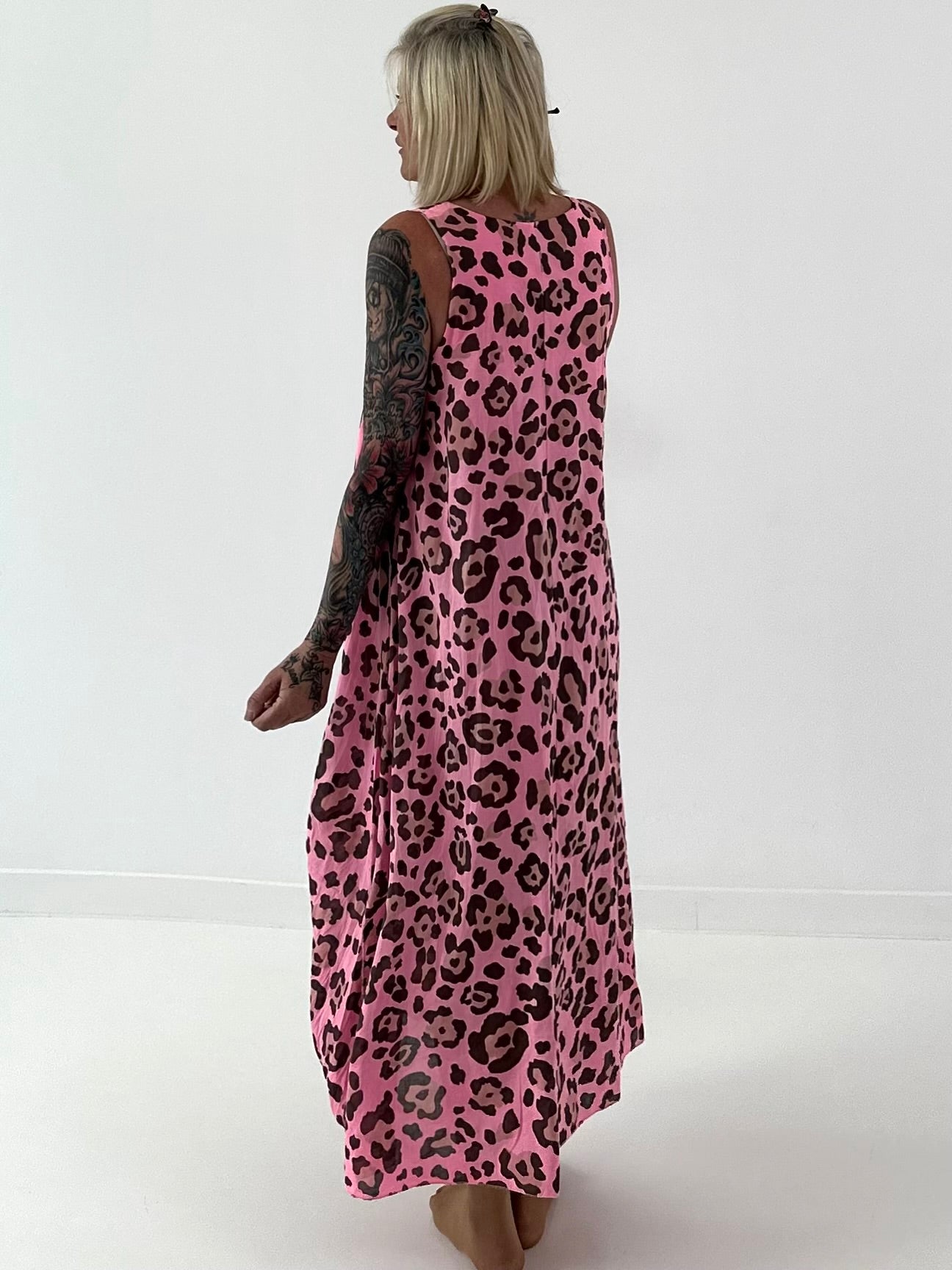 Leo Sommerkleid mit Raff-Detail - neonpink