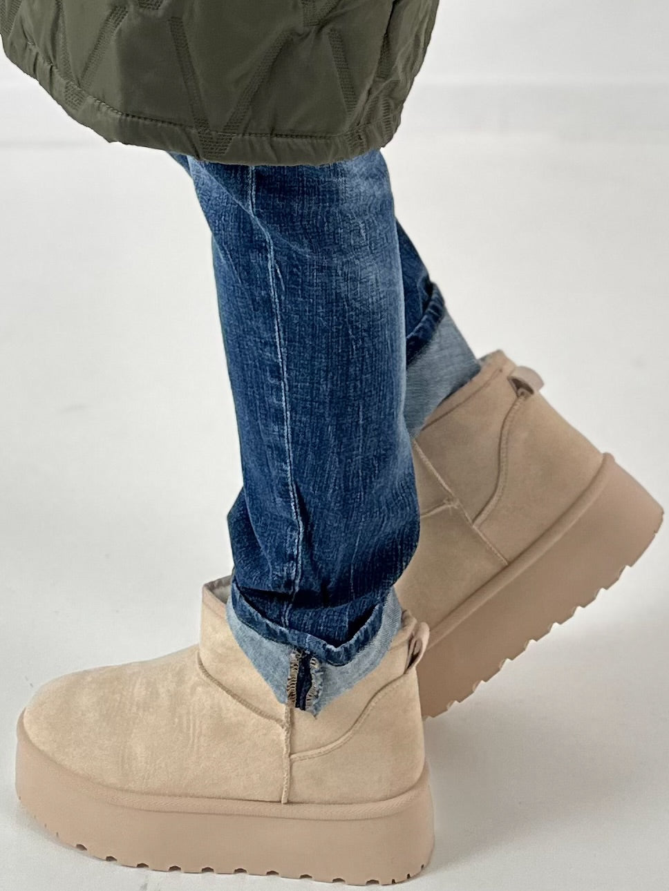 Cozy low boot model “Cloudie” - beige