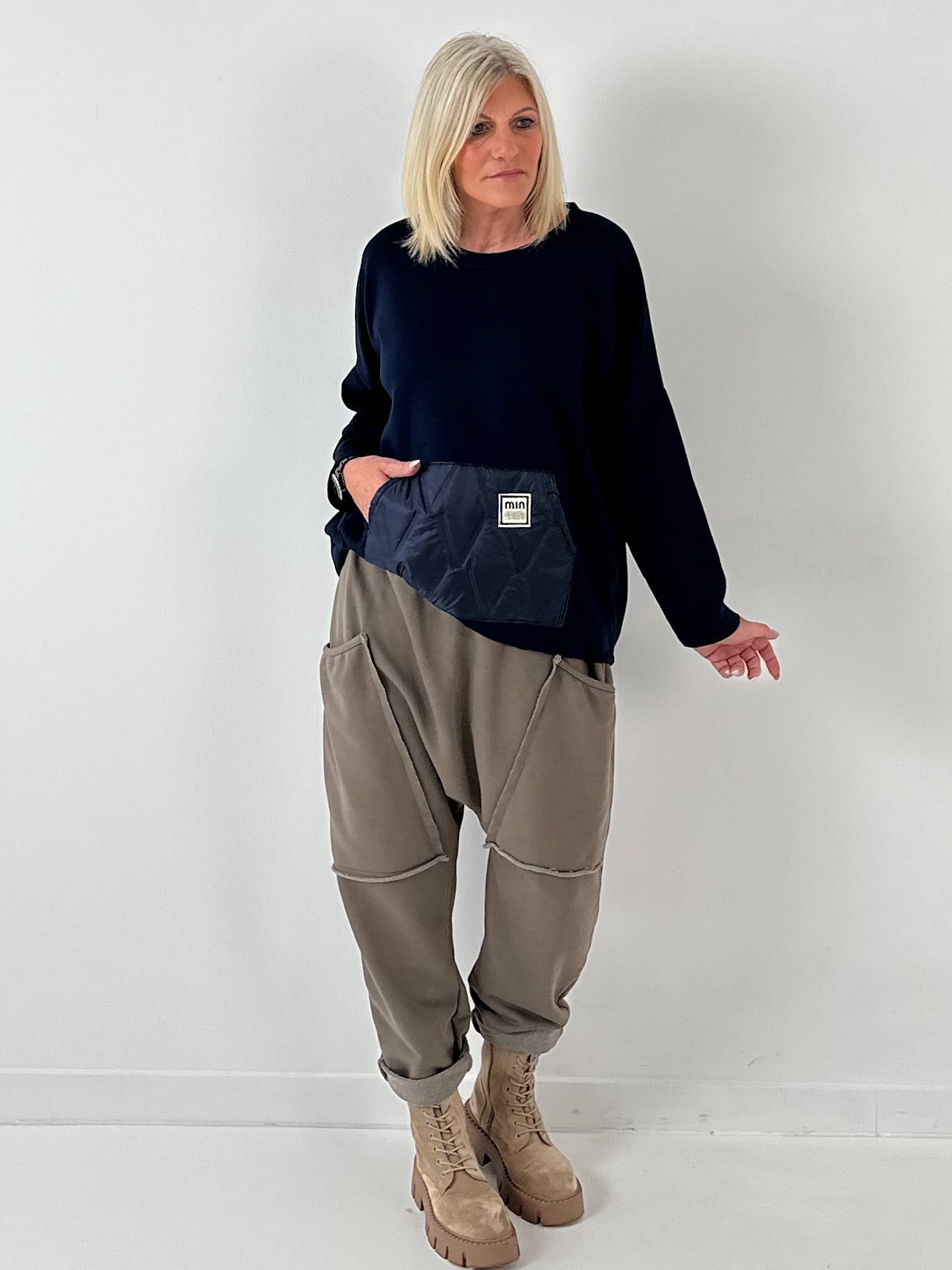 Sweatshirt model "Metro Chic" - midnight blue