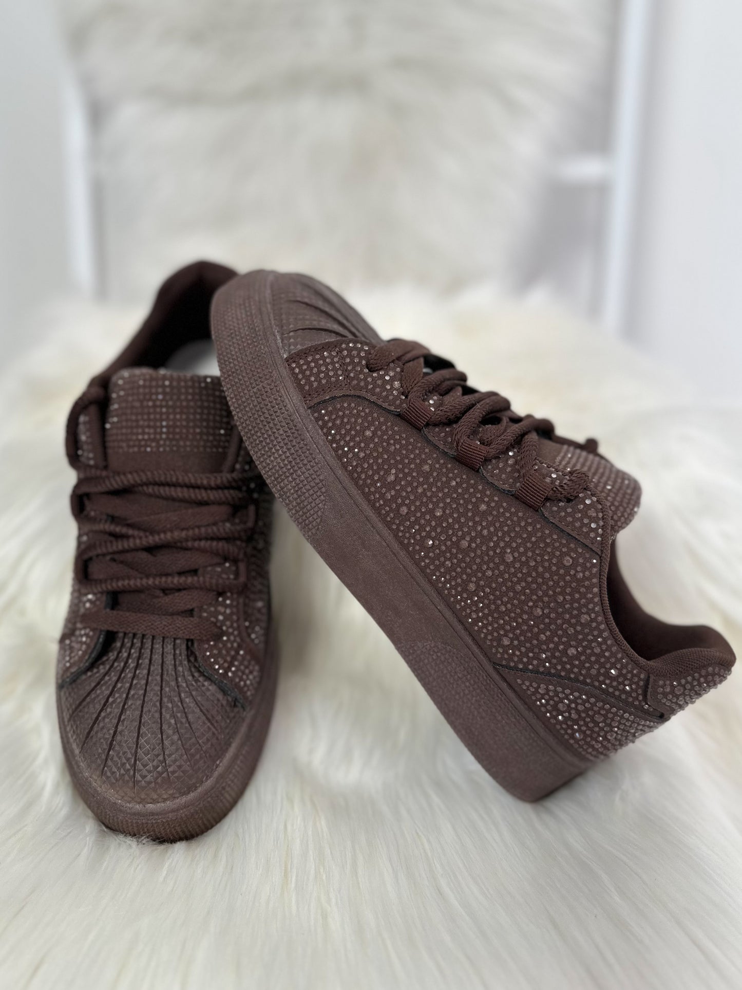 Sneakers with rhinestone trim - brown